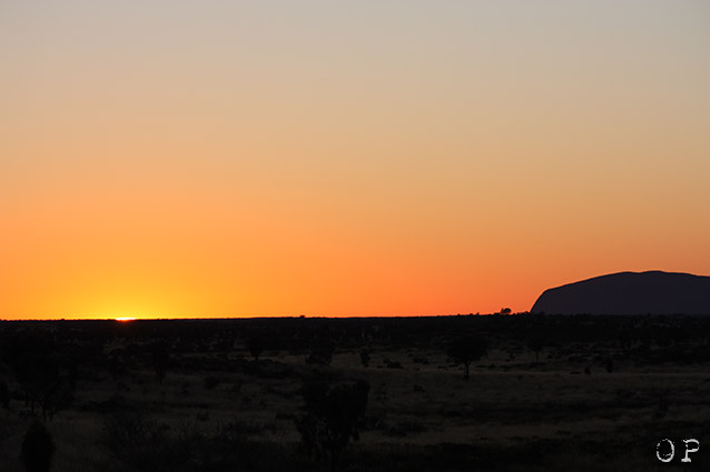 Lever de soleil sur Uluru